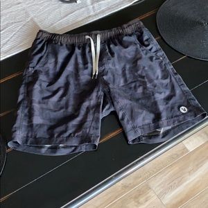 Vuori Kore Short - Black Watercolor Camo